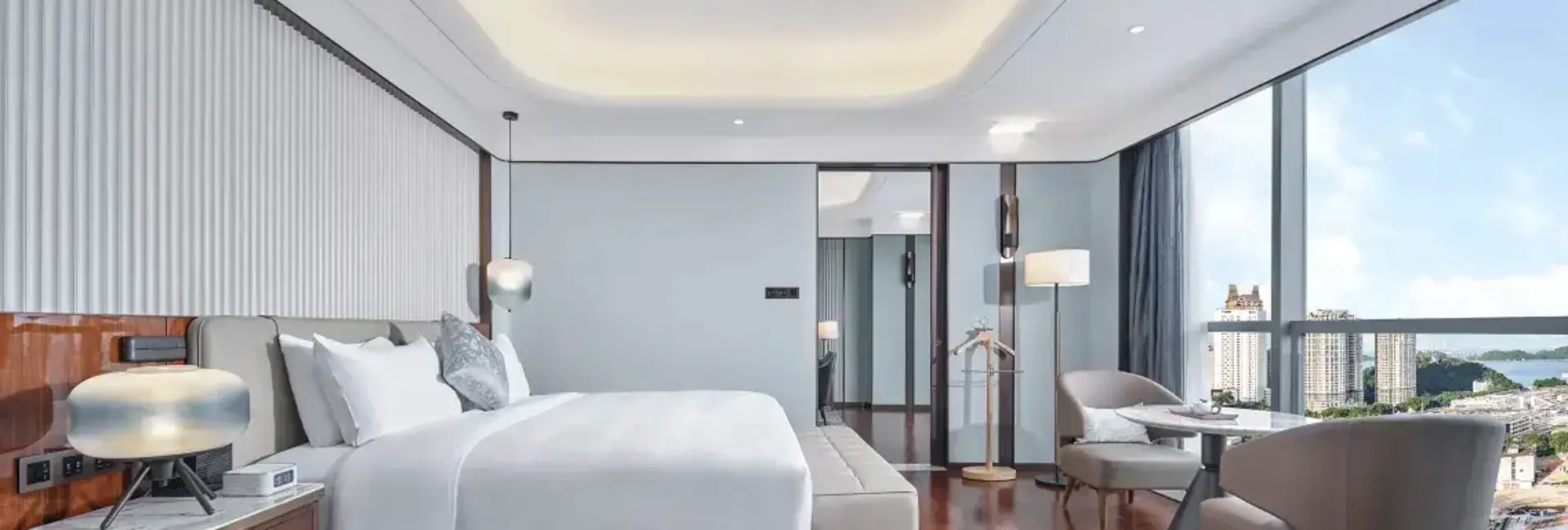 高级海景套房（可直接欣赏港珠澳大桥及花园湖景）